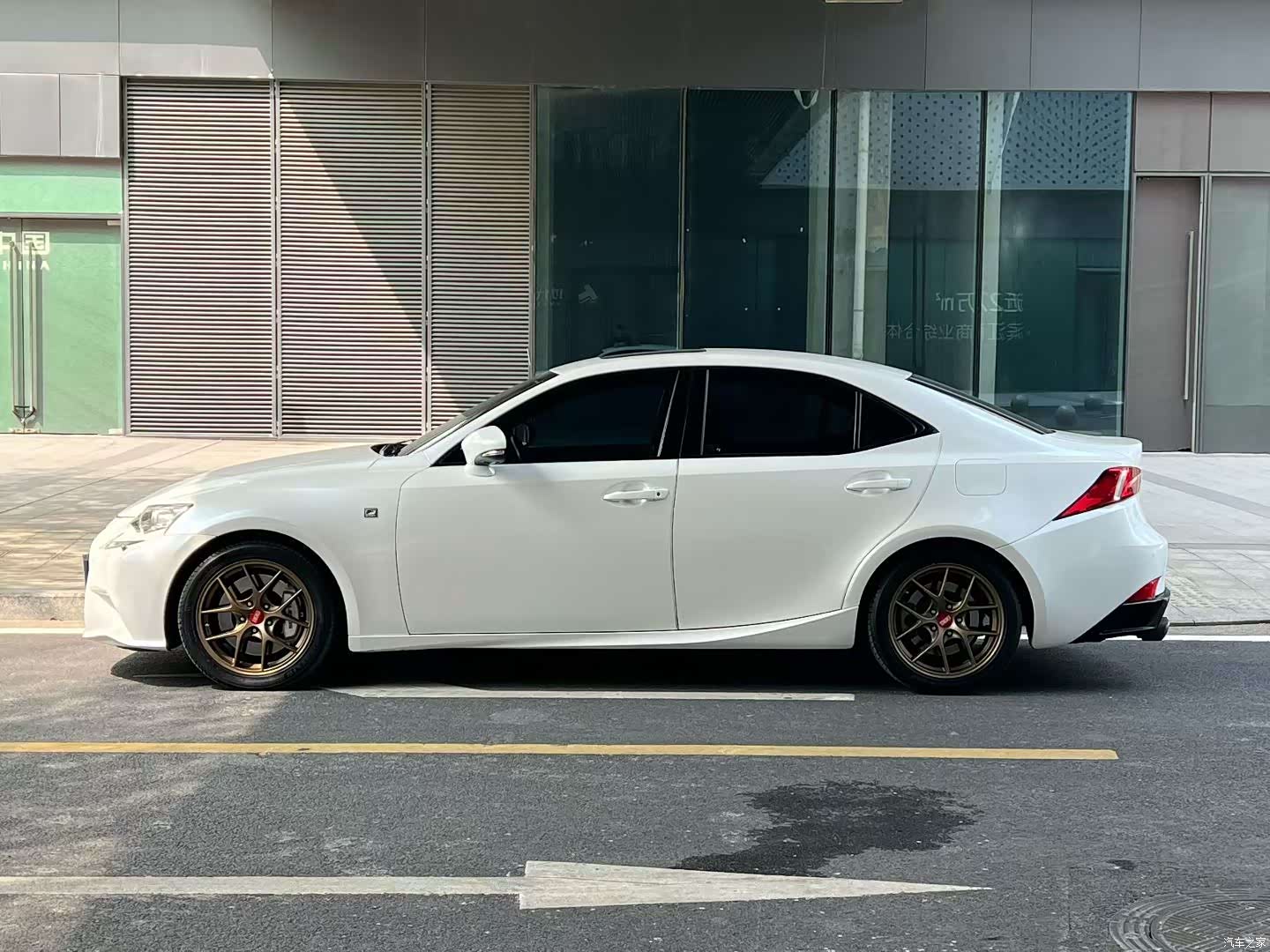 Lexus IS, 2016 3