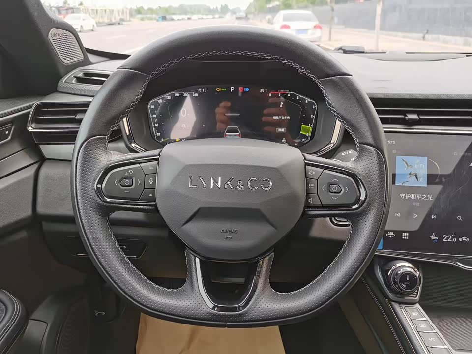 Lynk & Co 01