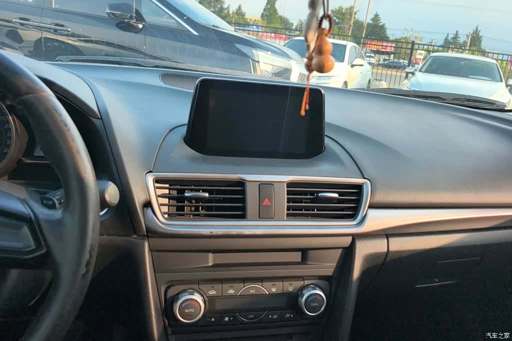 Mazda Mazda3, 2017 13
