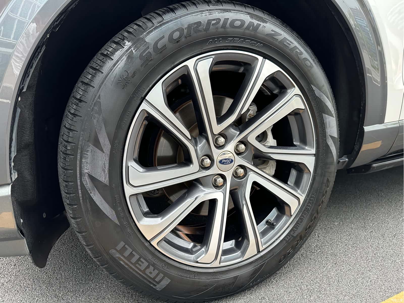 Ford Explorer, 2023 18