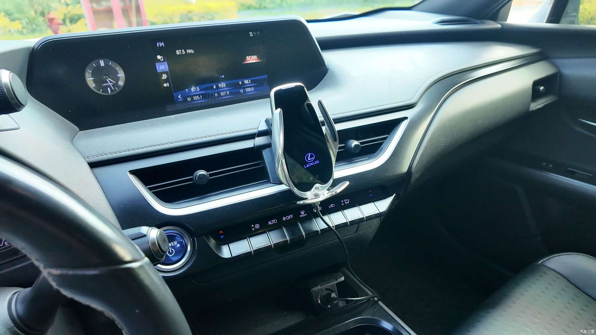 Lexus UX, 2019 43