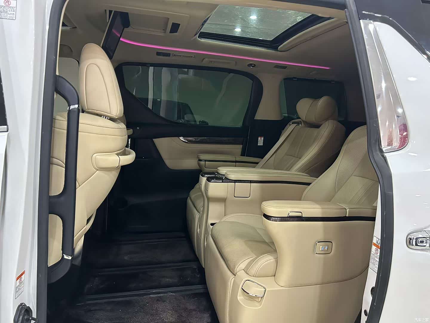 Toyota Vellfire, 2020 6