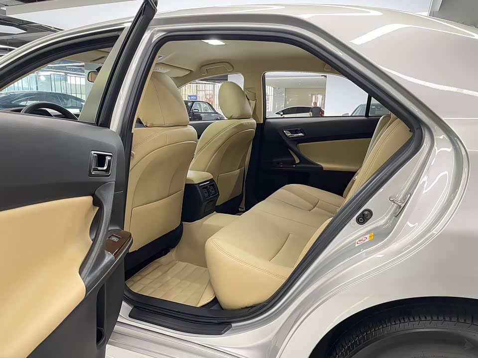 Toyota Reiz Toyota Reiz