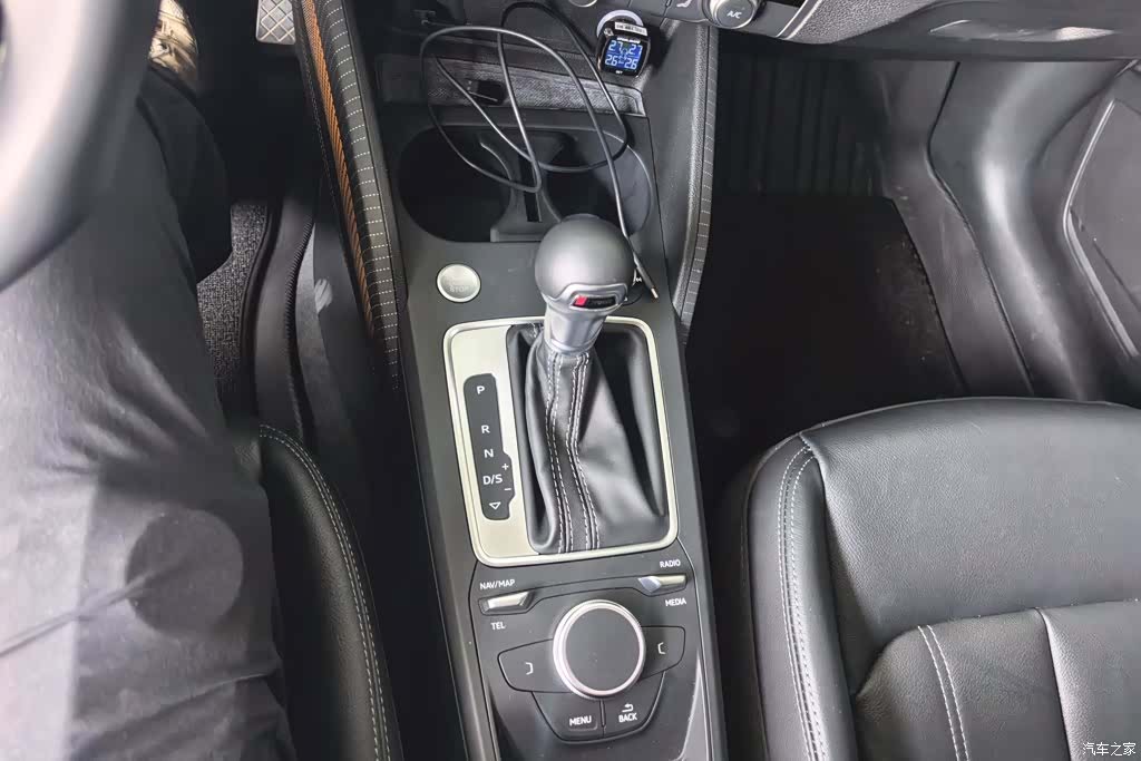 Audi Q2L, 2023 16