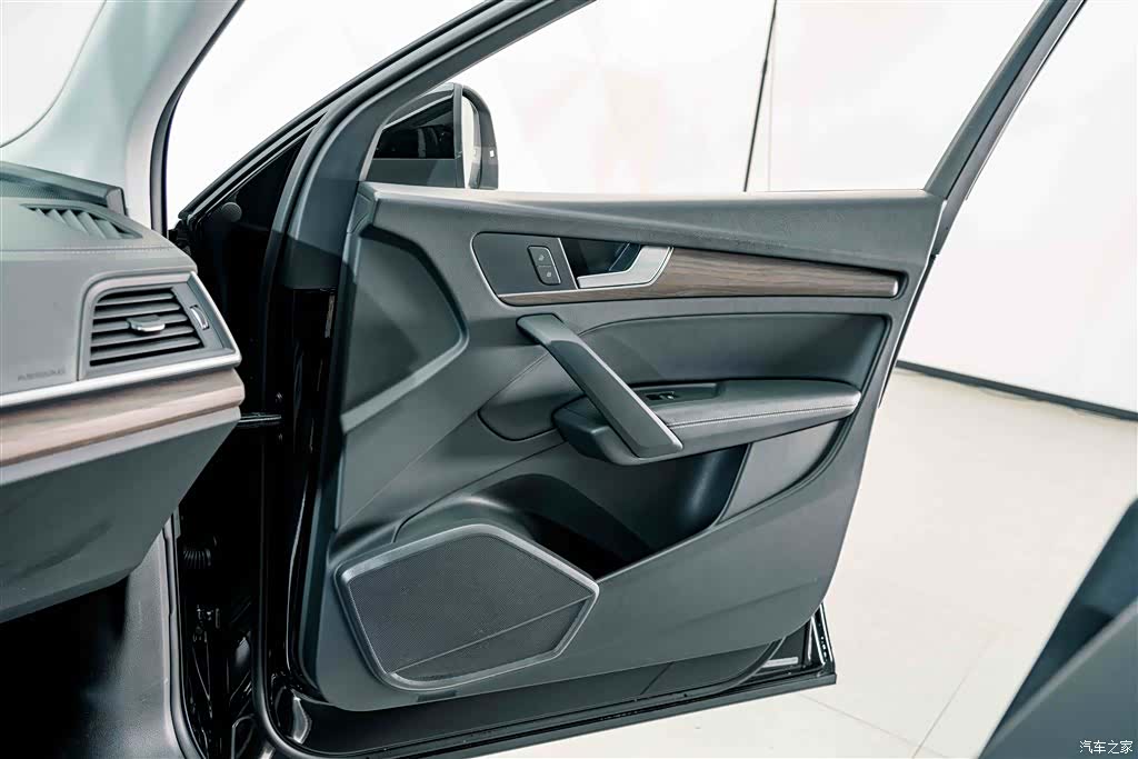 Audi Q5L, 2022 13