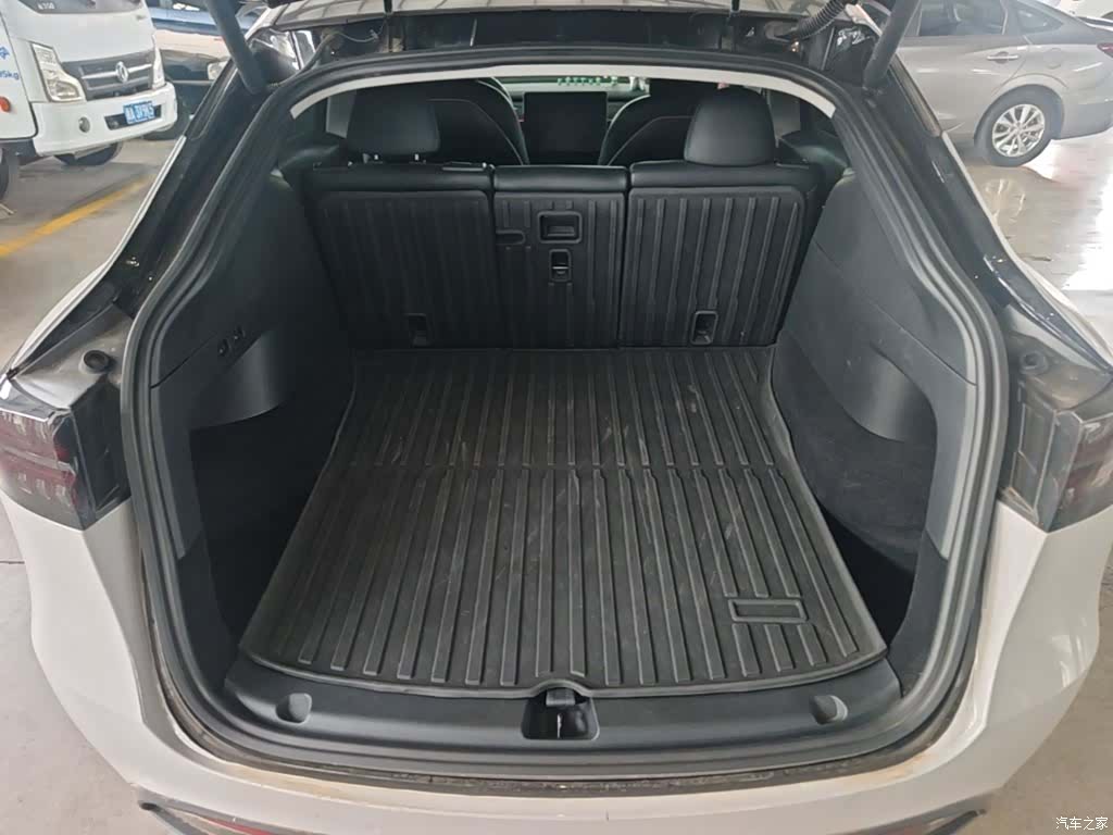 Tesla Model Y, 2022 19