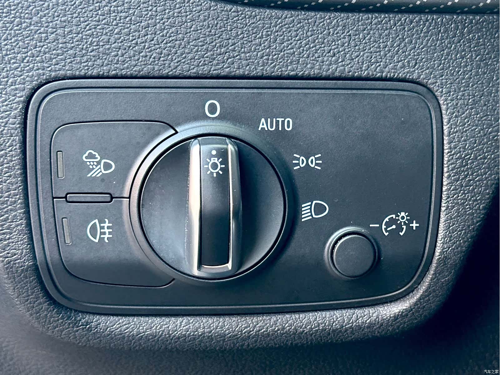 Audi Q2L, 2022 15