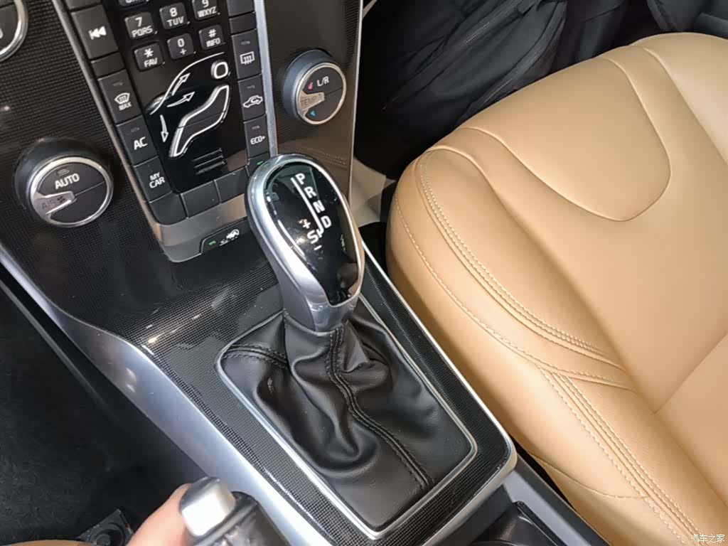 Volvo V40, 2019 14