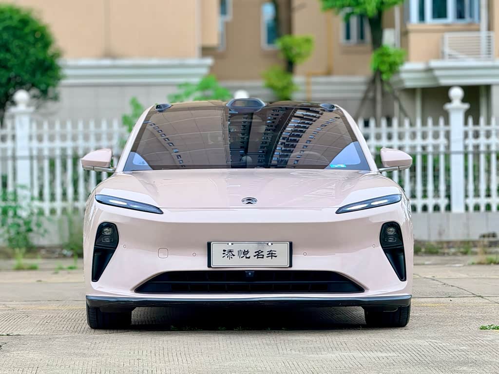 NIO ET5