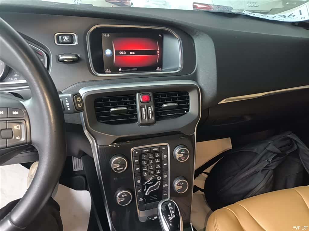 Volvo V40, 2019 13