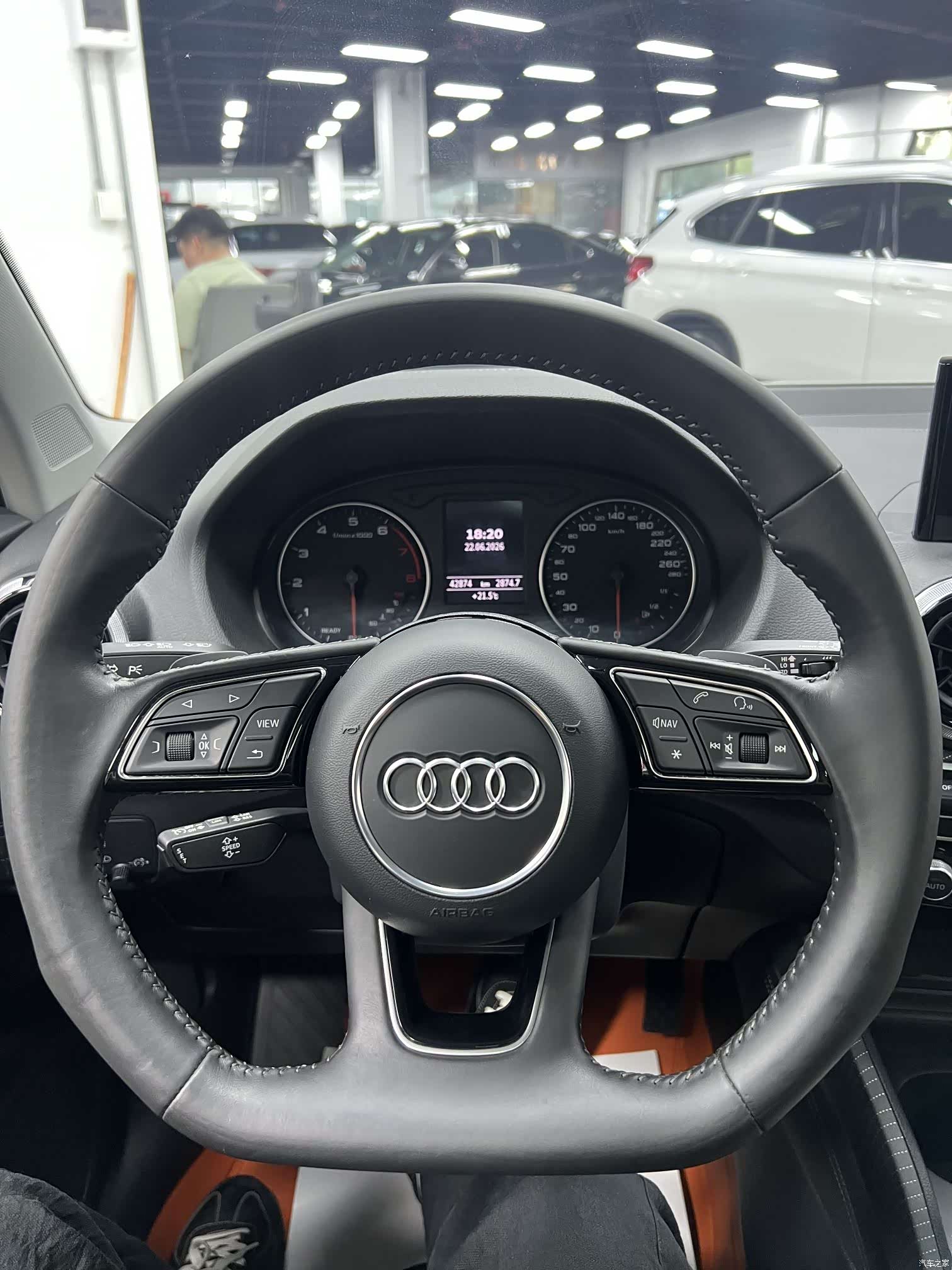 Audi Q2L, 2022 9