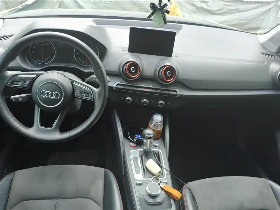 Audi Q2L Audi Q2L