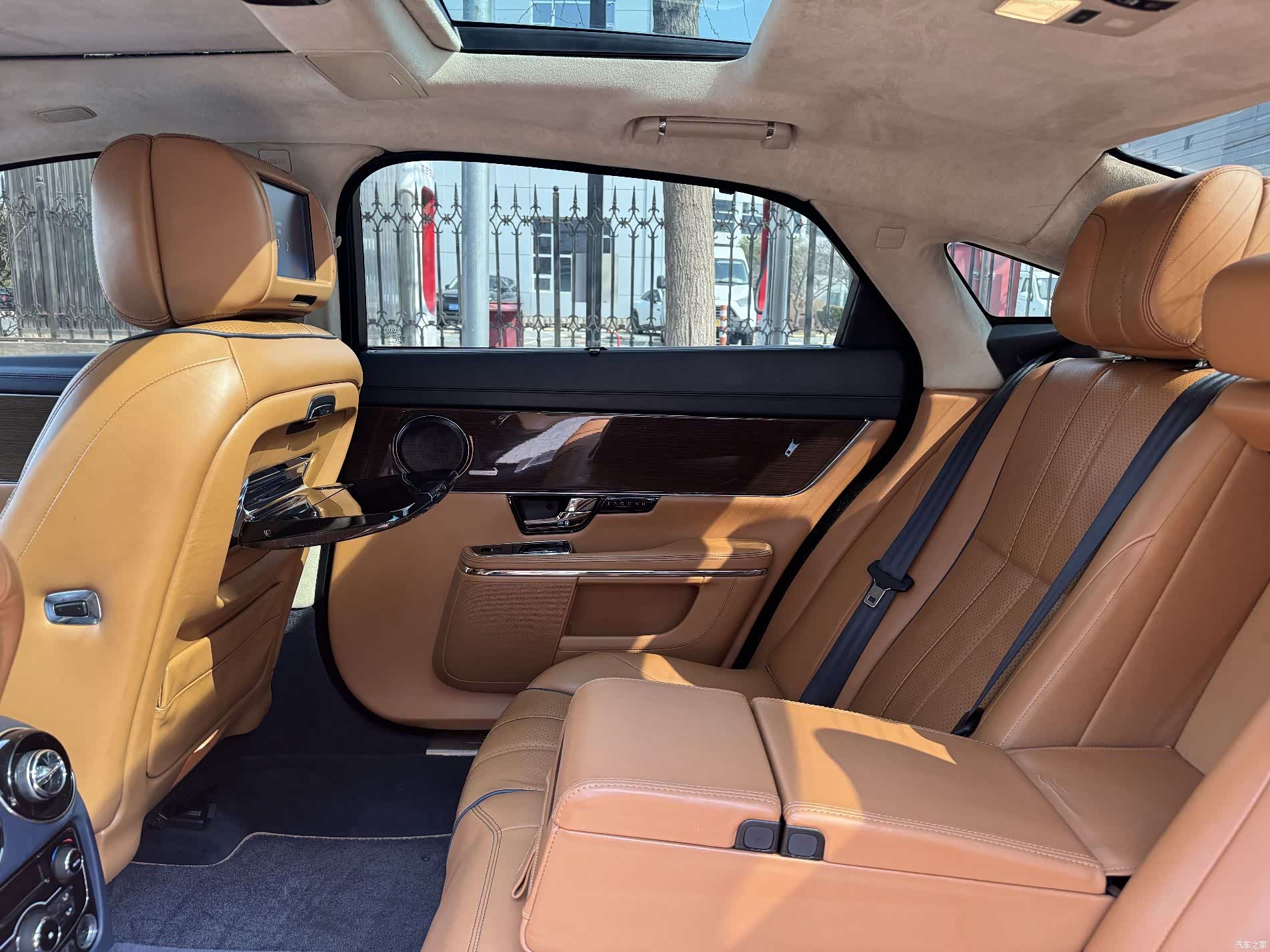 Jaguar XJ, 2012 4