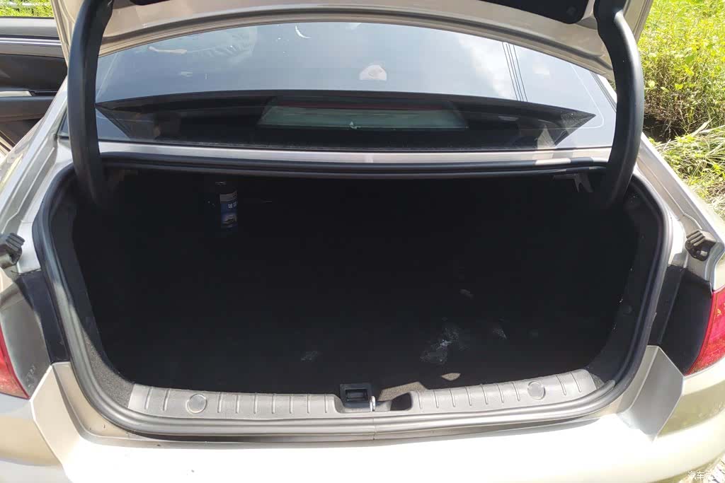 Geely Emgrand, 2019 4