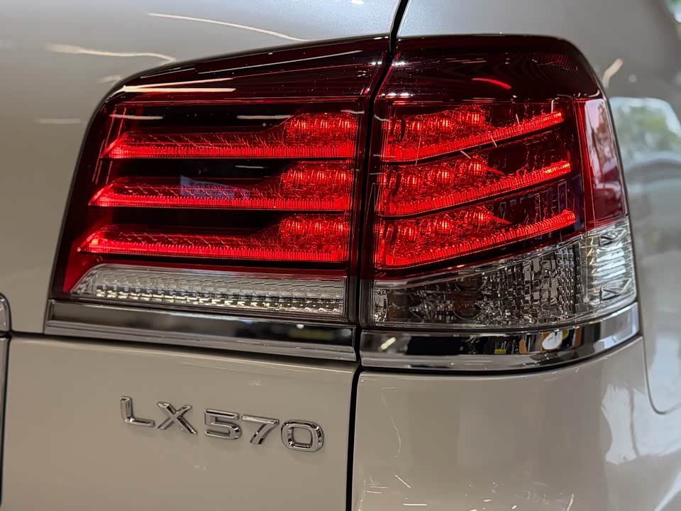 Lexus LX