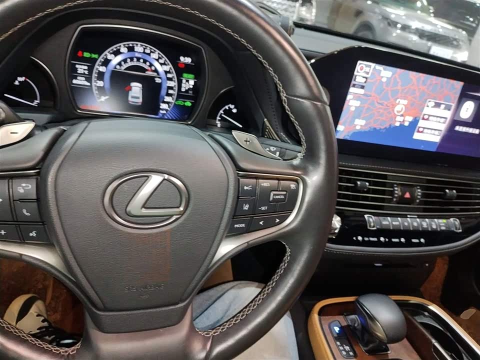 Lexus LS
