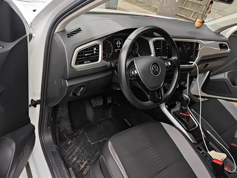 Volkswagen T-ROC exploring Songs