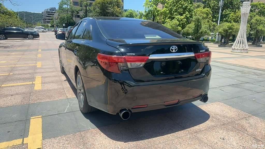 Toyota 2.5V, 2013 6