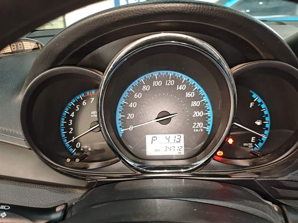 Toyota YARiS L to enjoy