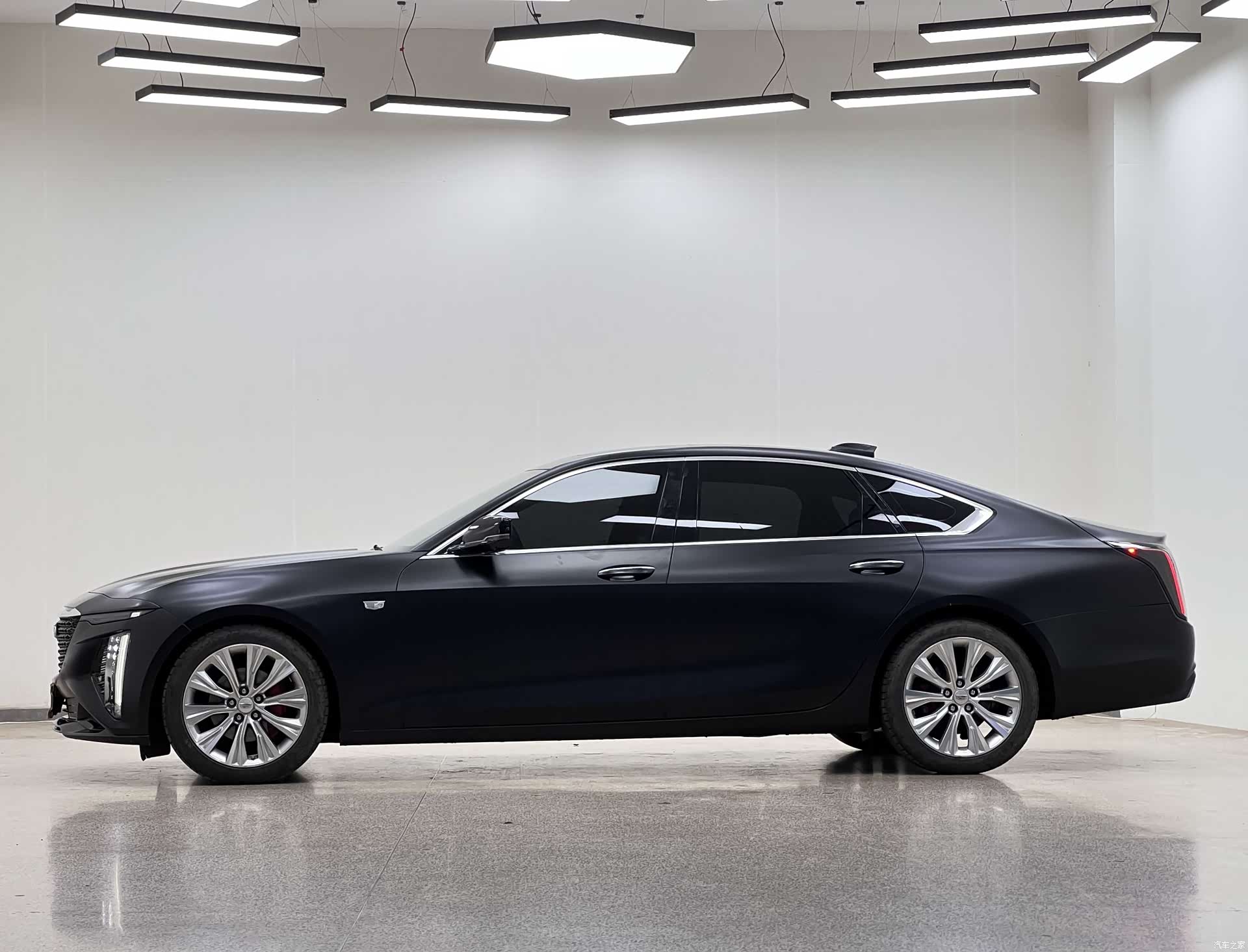 Cadillac CT6, 2023 все фото