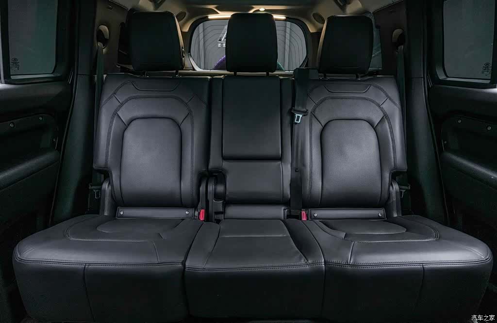 Land Rover Defender, 2023 14