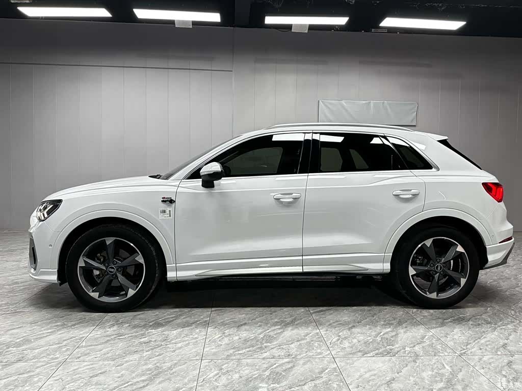 Audi Q3, 2022 6