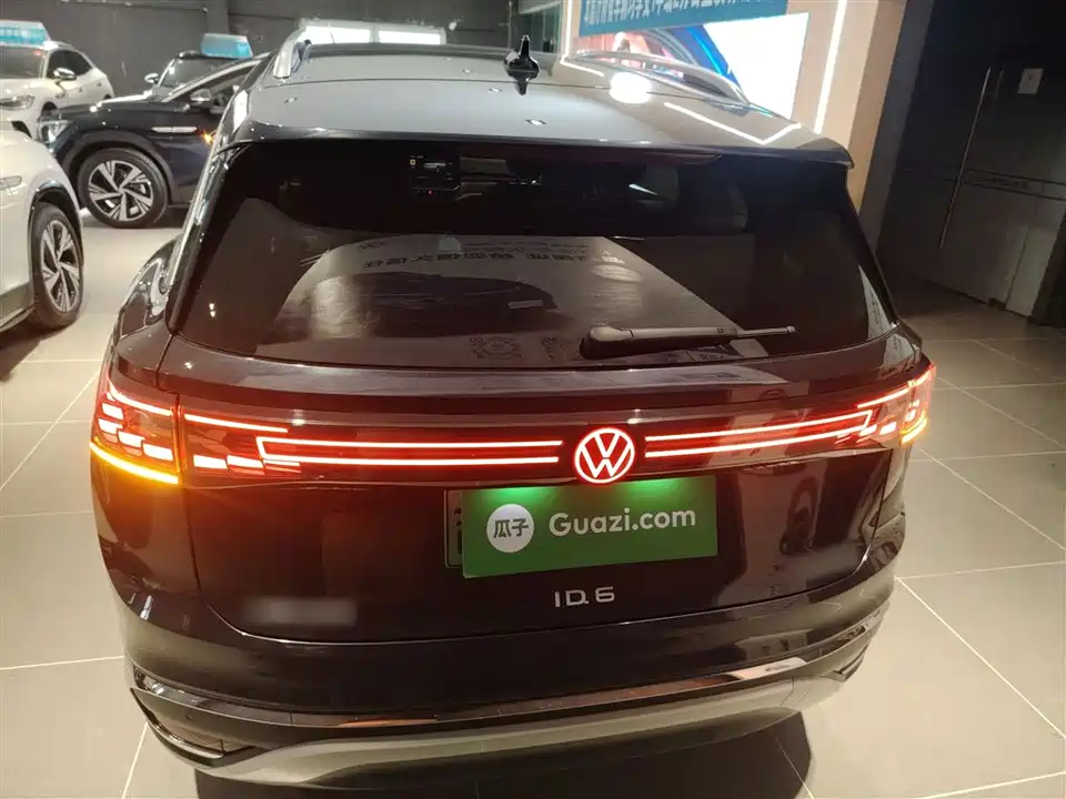 Volkswagen ID.6 CROZZ