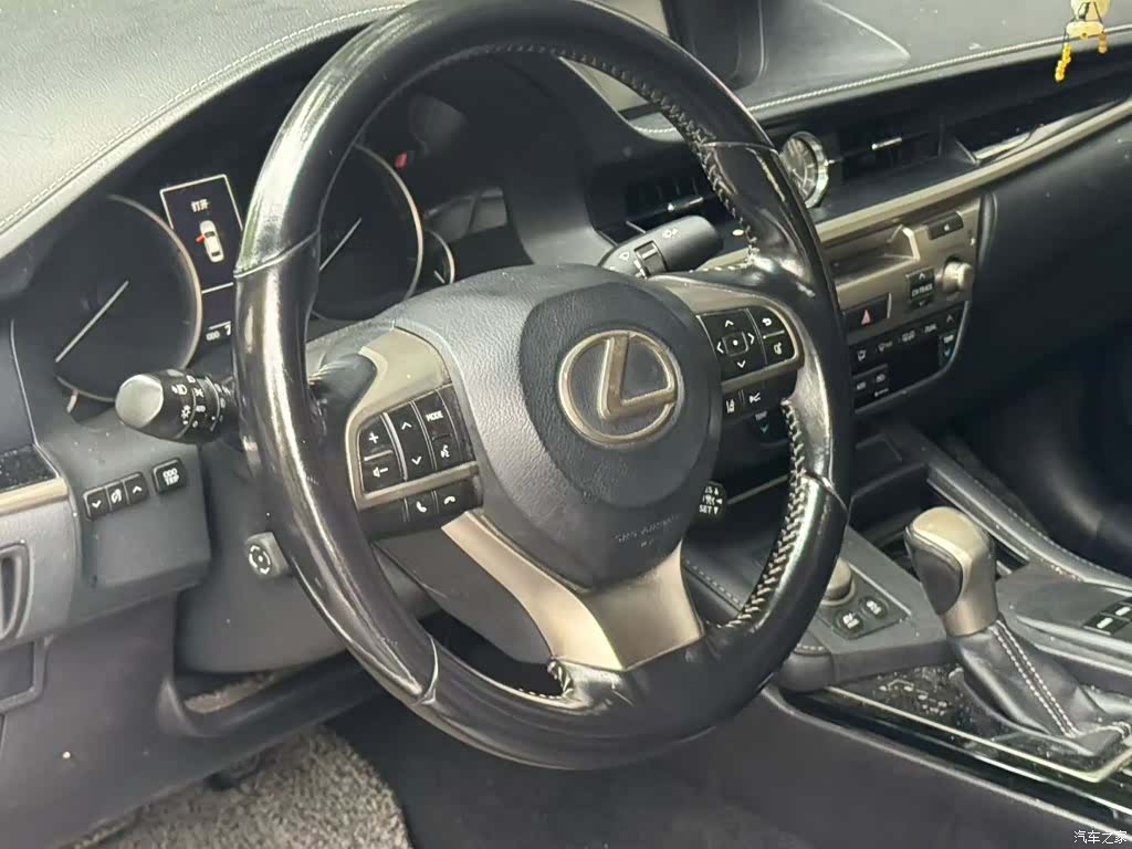 Lexus ES, 2016 8