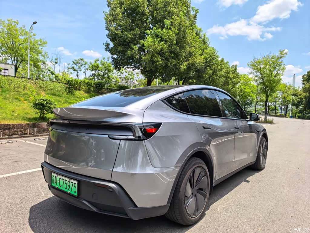 Tesla Model Y, 2026 4