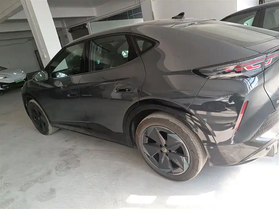 Volkswagen With the crowd 06