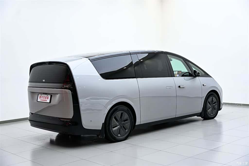 Li Auto MEGA, 2025 7