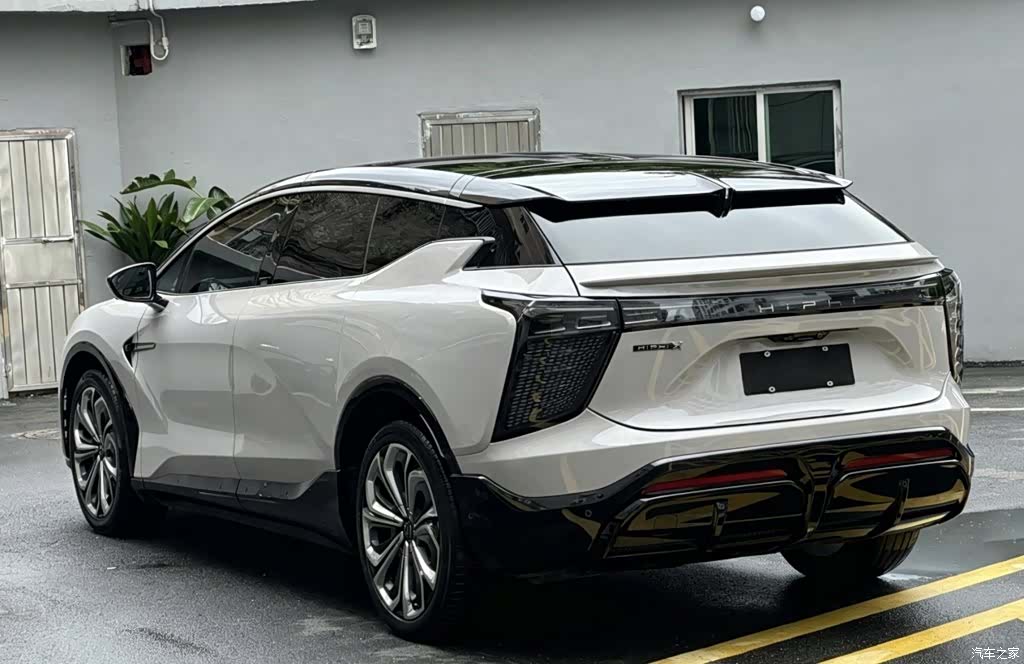 HiPhi X, 2021 9