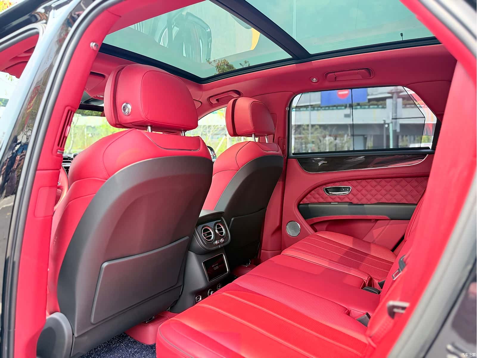 Bentley Bentayga, 2020 15