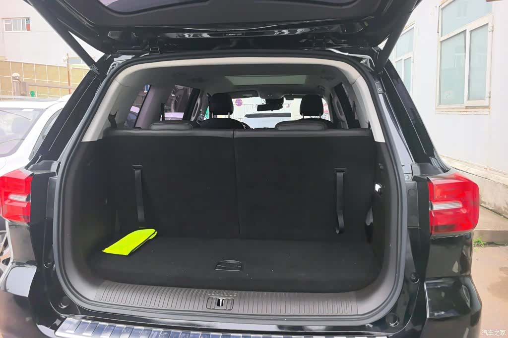 Roewe RX8, 2020 4