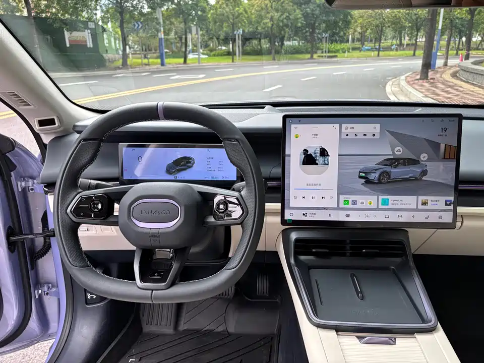 Lynk & Co 07 EM-P