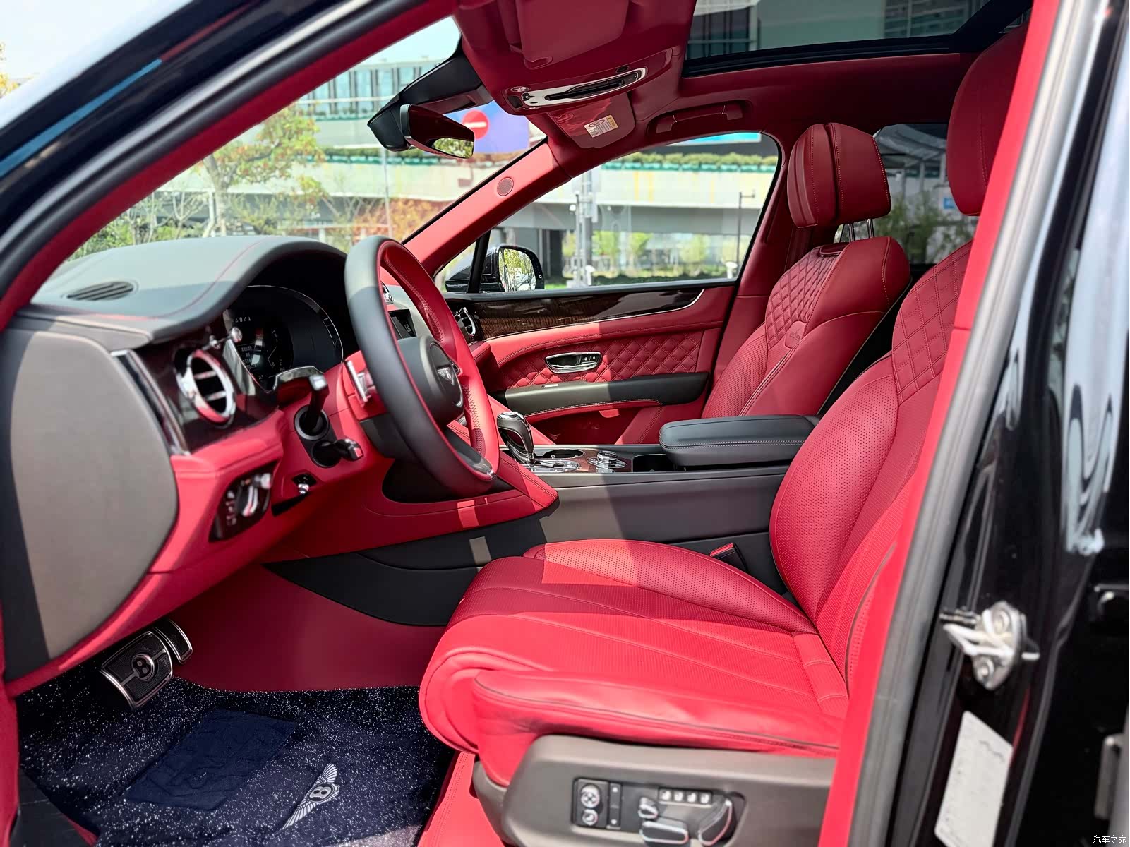 Bentley Bentayga, 2020 12