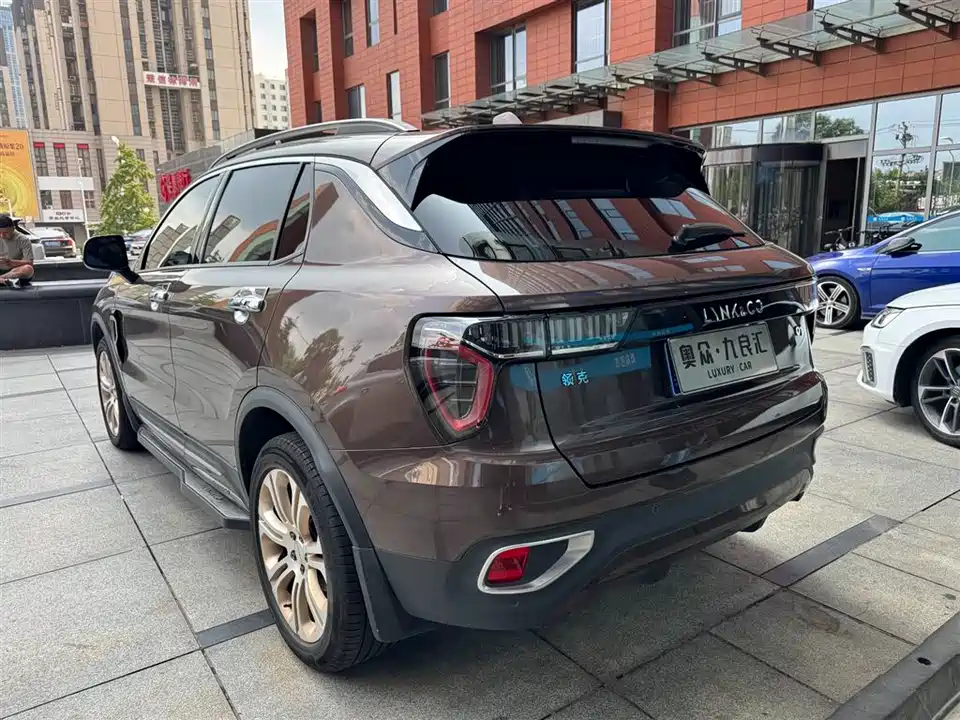 Lynk & Co 01