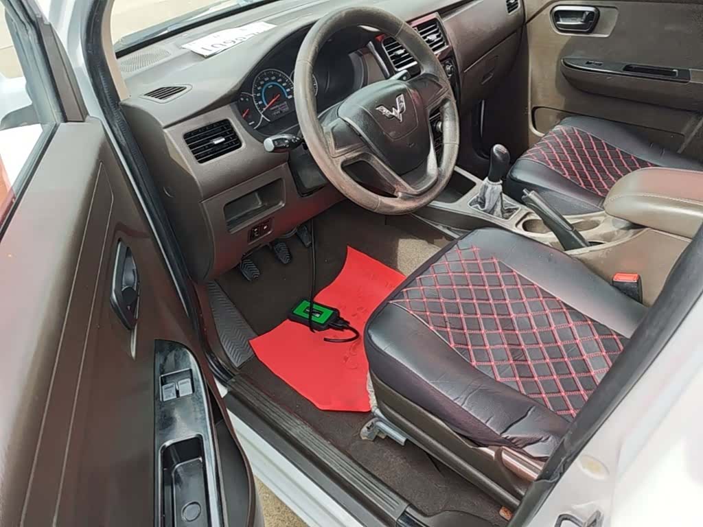 Wuling V, 2017 16