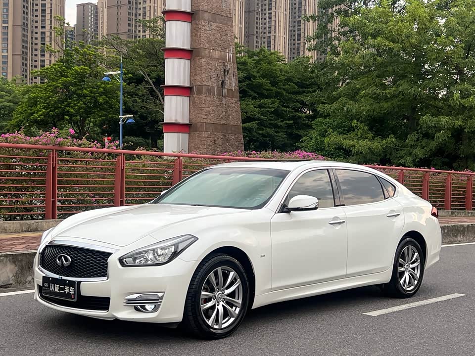 Infiniti Q70 Infiniti Q70