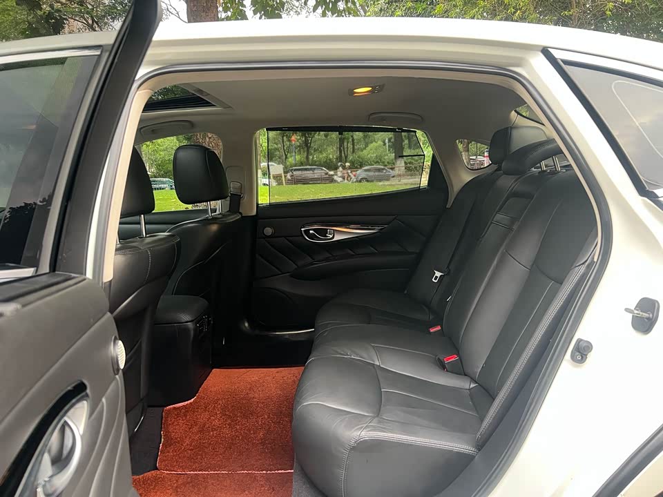 Infiniti Q70 Infiniti Q70