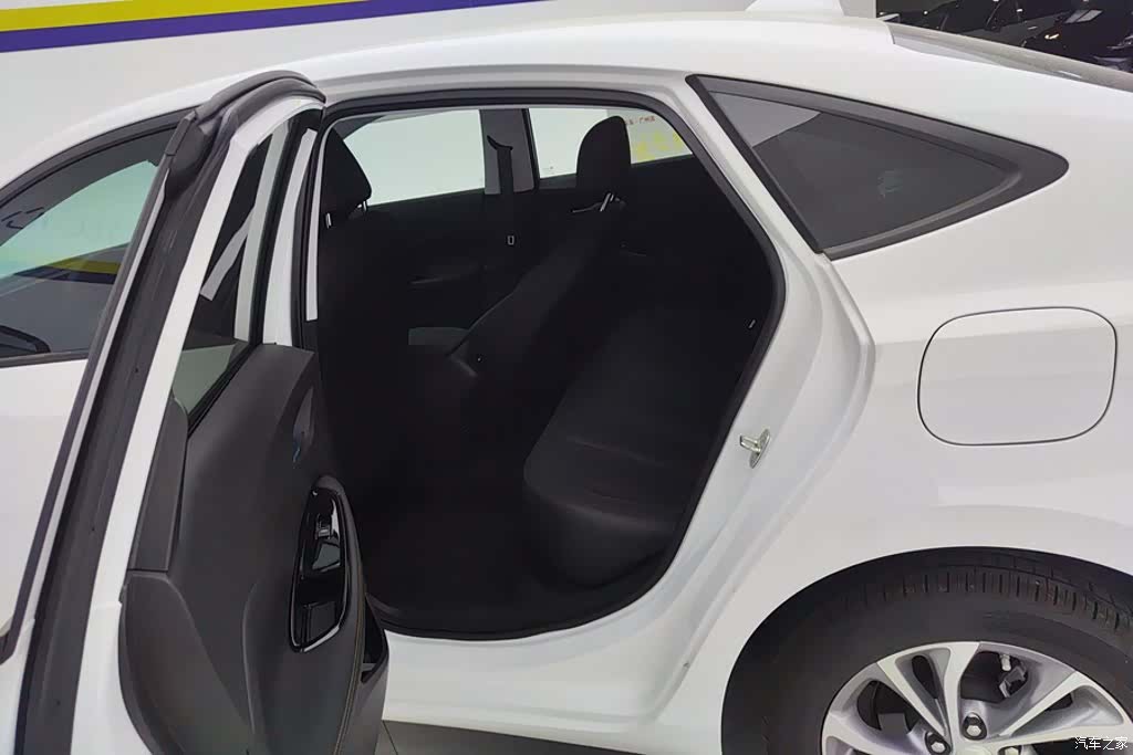 Buick Verano, 2025 11