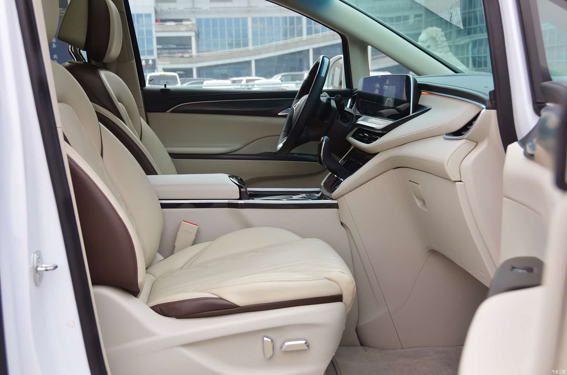 Buick GL8, 2022 9