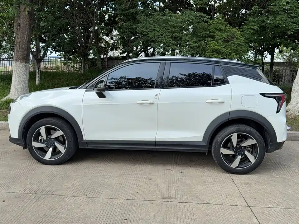 Lynk & Co 06