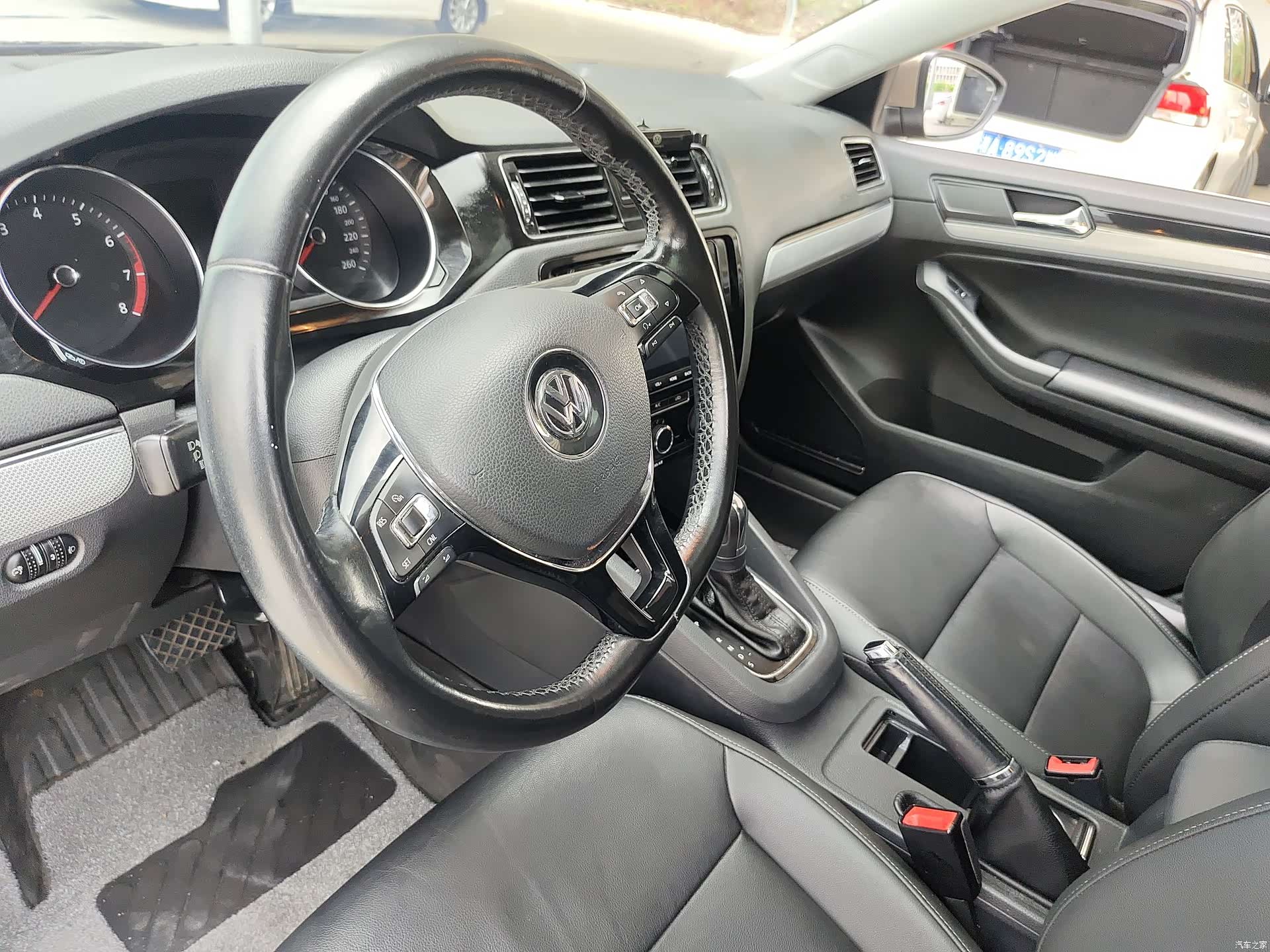 Volkswagen Sagitar, 2016 10