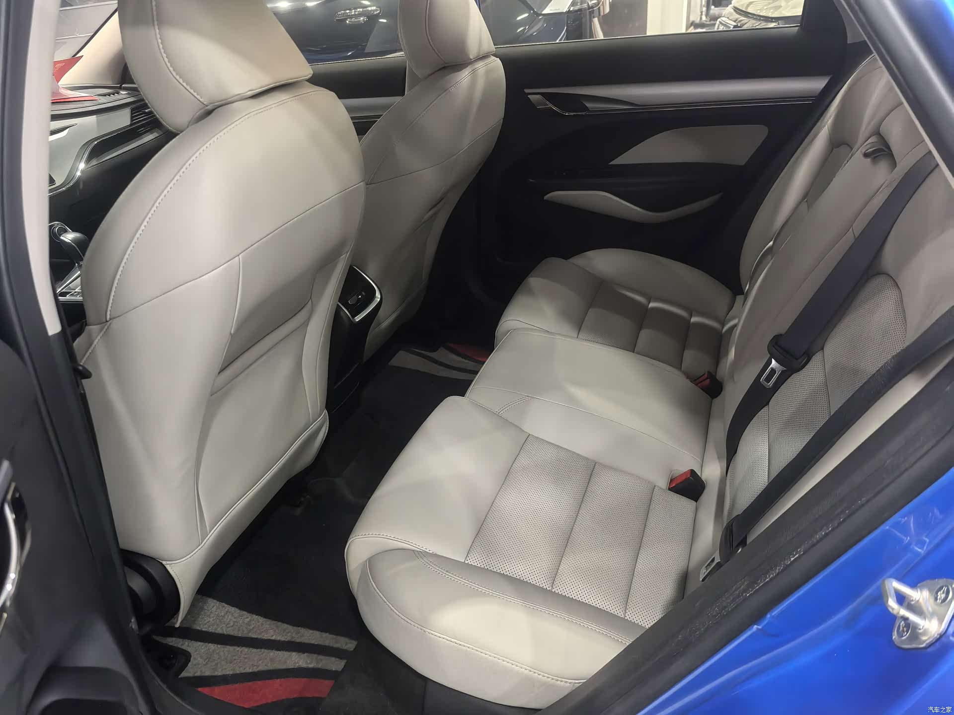 Geely Binray, 2019 13