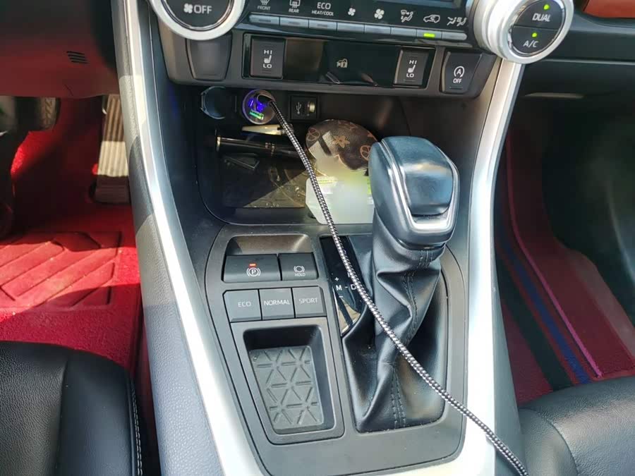 Toyota RAV4 2024, фото 7