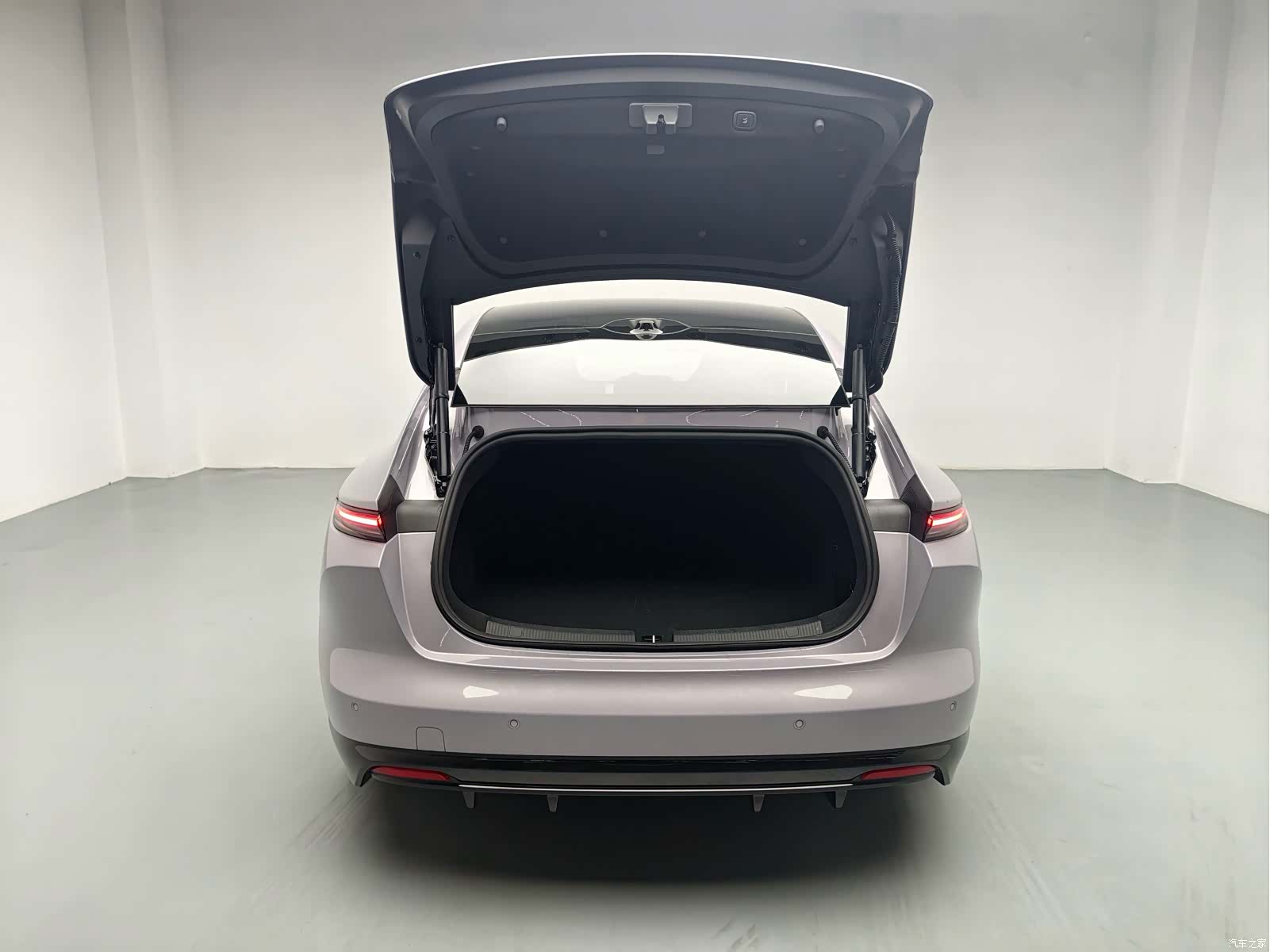 NIO ET5, 2025 9