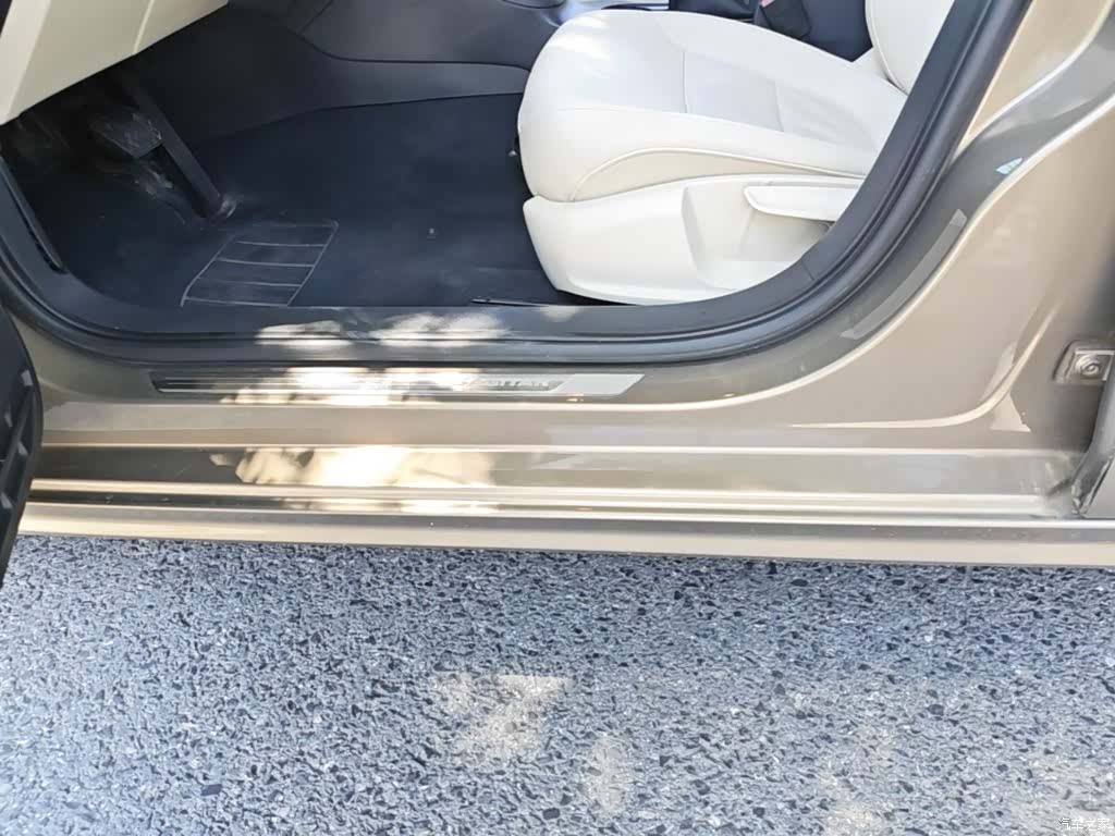 Volkswagen Sagitar, 2015 22