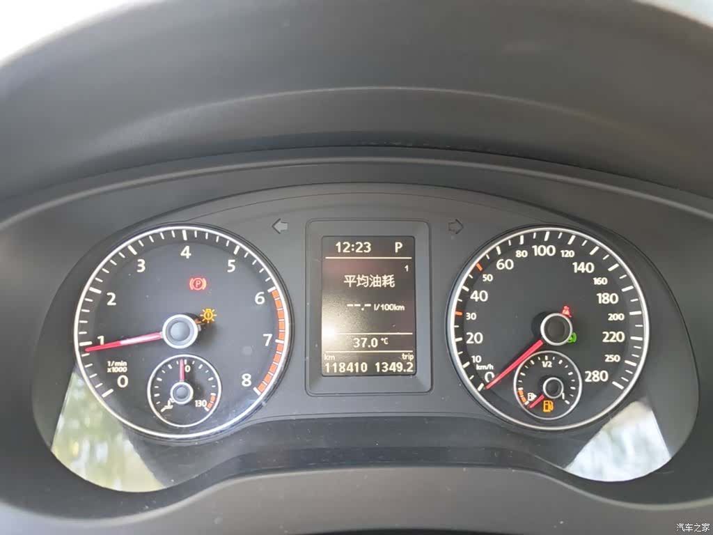 Volkswagen Sagitar, 2015 12