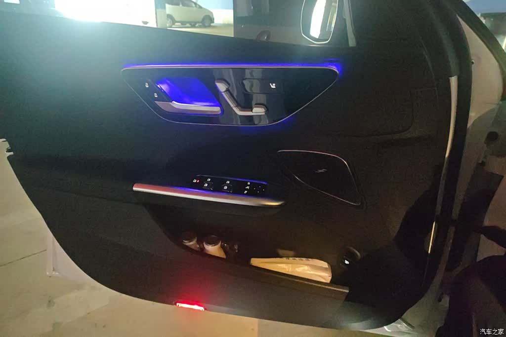 Mercedes-Benz C-Class, 2026 7